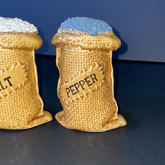 Salt and Pepper Sack Ceramic Shakers Bag Burlap Sack Vintage Collectible - Picture 2 of 9